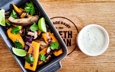 Llysiau wedi'u Rhostio'n Dymhorol yn yr Hydref gyda Yogurt Coriander Dressing