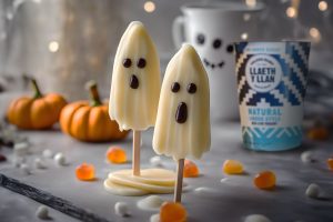 Ice lollies made from banana and yogurt, spaed into ghosts.