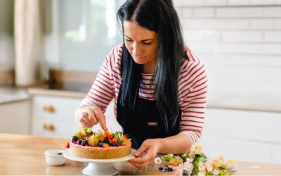 Cystadleuaeth Newydd! Rydym yn gyffrous i ymuno â seren Great British Bake Off, Michelle Evans-Fecci!